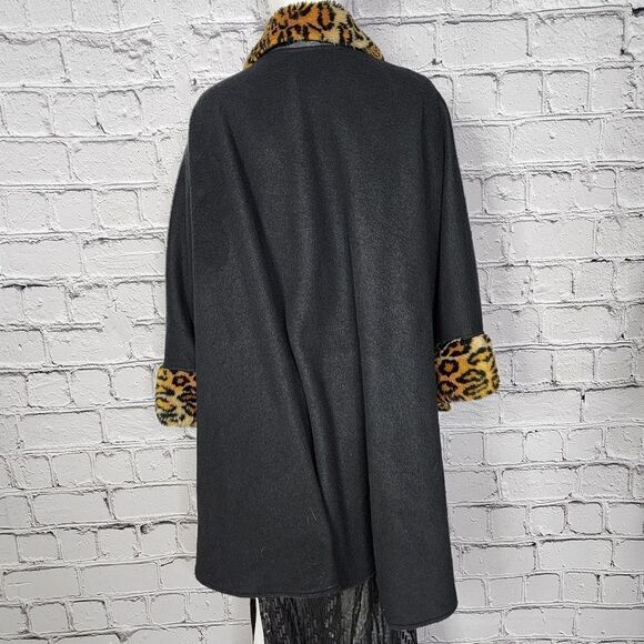 Vintage Honey Leopard Faux Fur Trim Black Cape - Picture 4 of 6